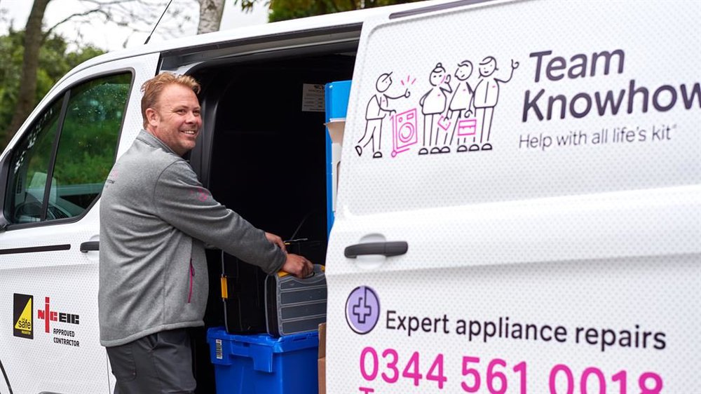 A new uniform for Team Knowhow Hemingway Design